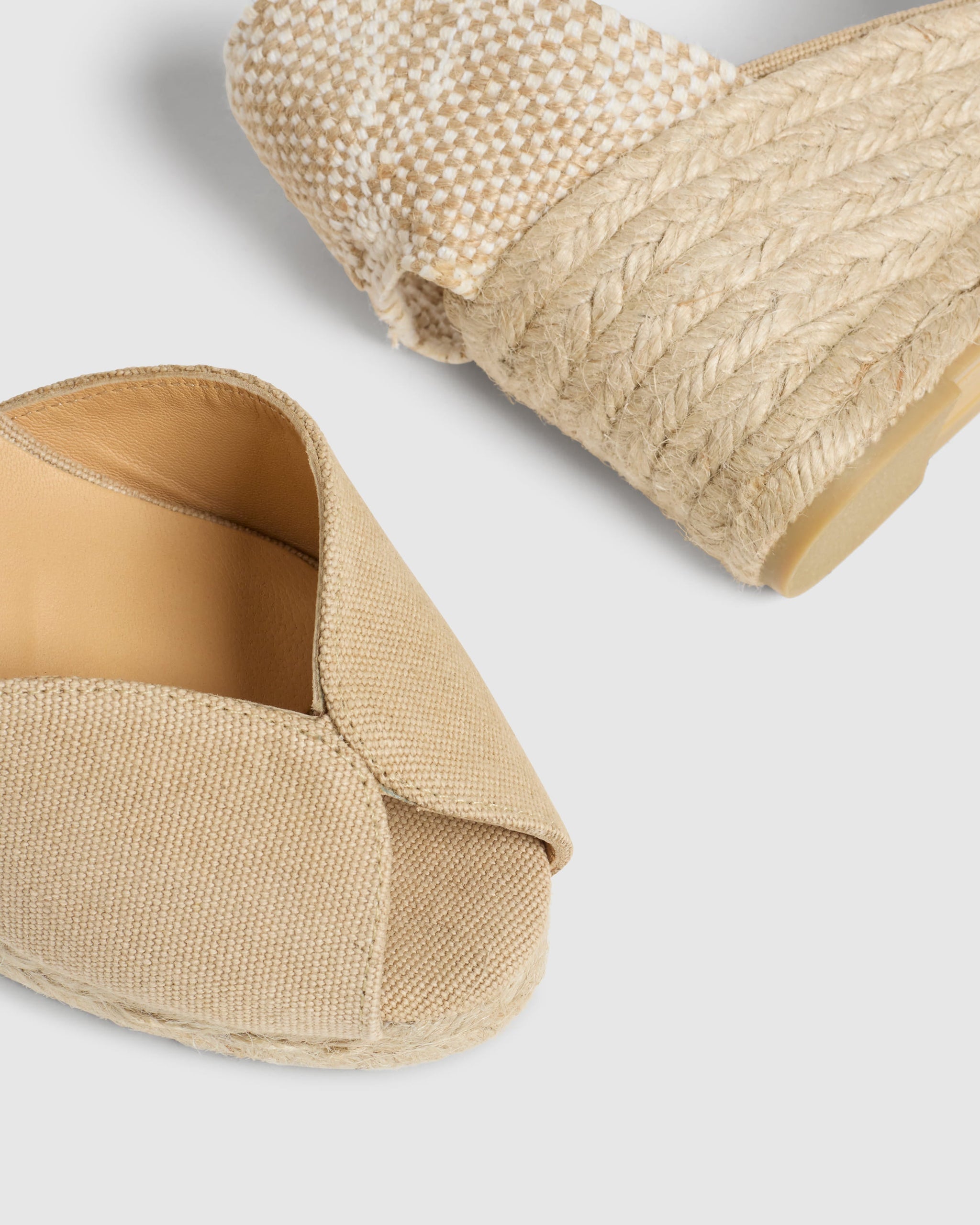 サンダル・ミュール Castaner SS23 WHITE SANDAL. (BIANCA/8ED/002_ROJOCARMAN) SAND SANDAL BIANCA MADE WITH CANVAS WITH 7 HEIGH | CASTAÑER